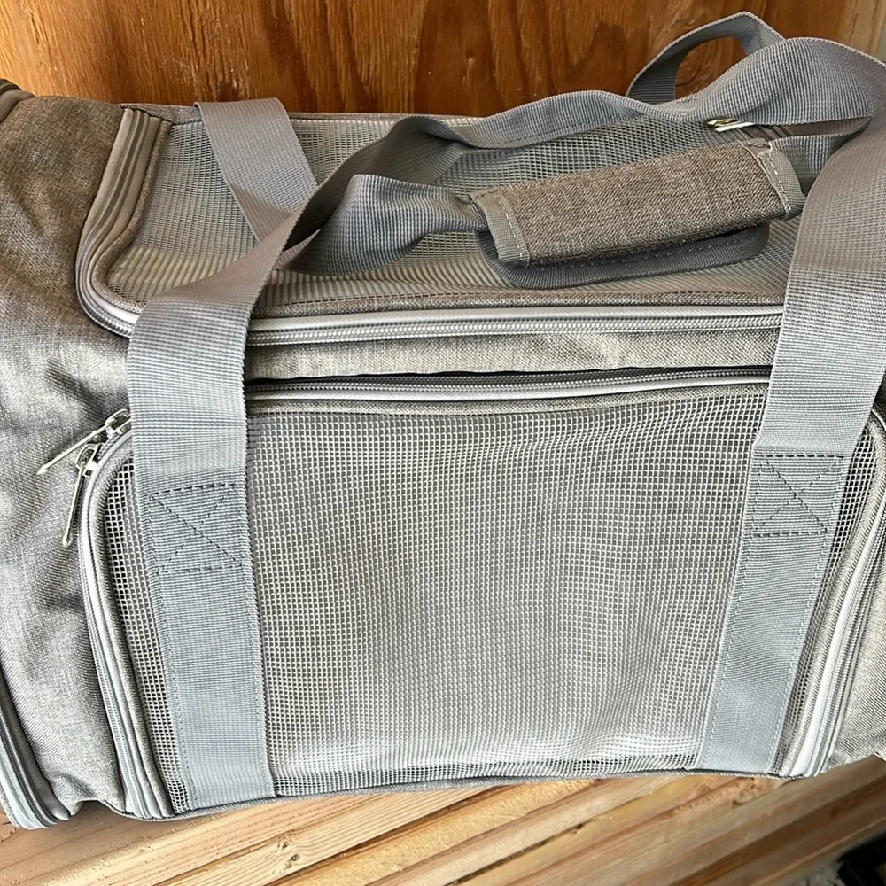 N/A pet travel